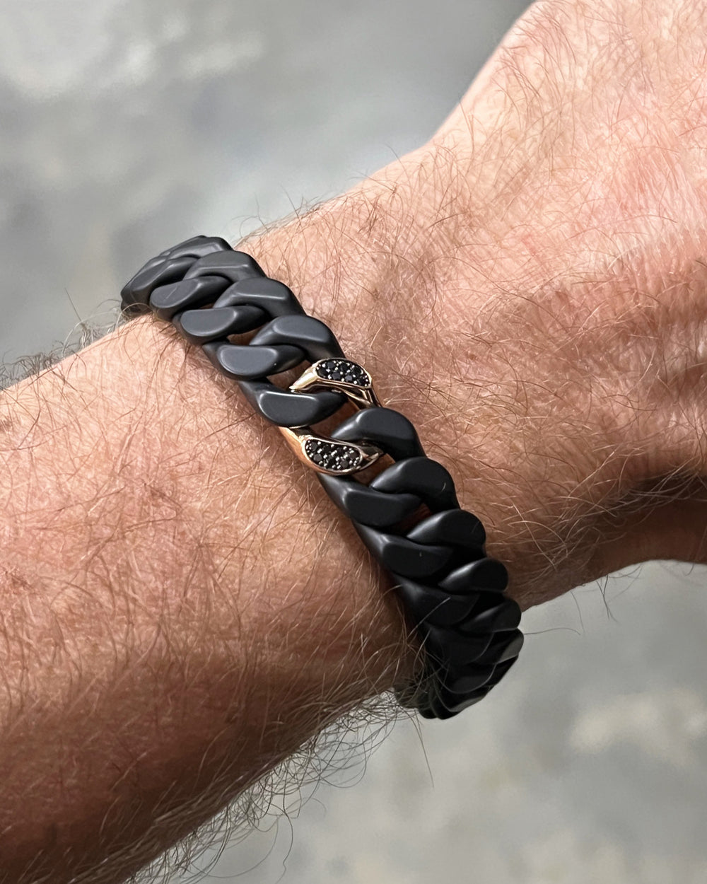 Stretch Ceramic Bracelet With Black Diamonds