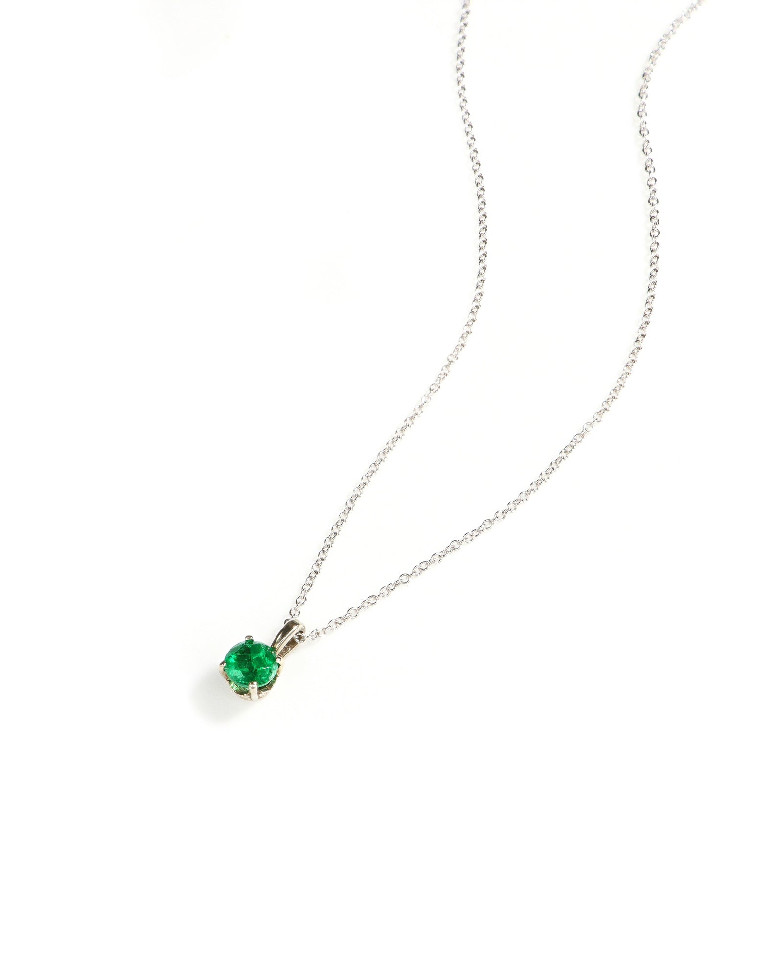 White Gold 5mm Emerald Pendant