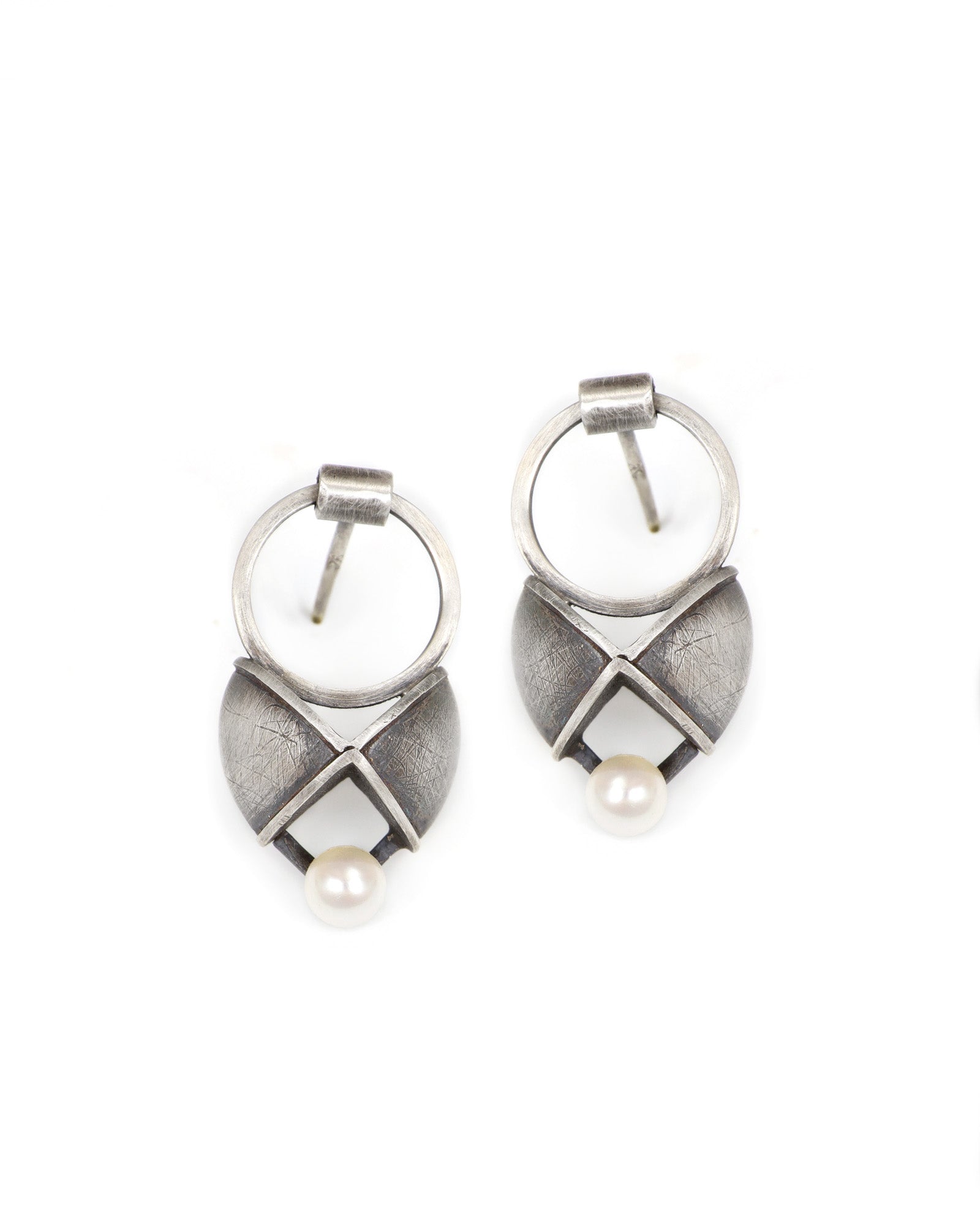 XO Earrings with Pearl