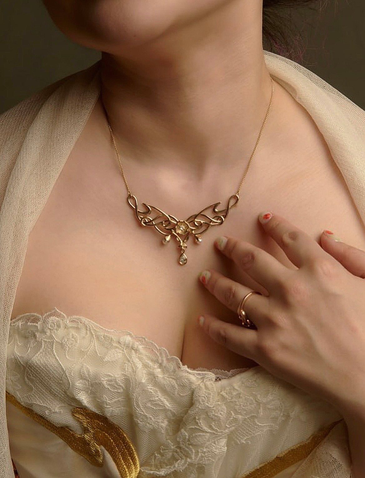 Le Petit Pétale Necklace