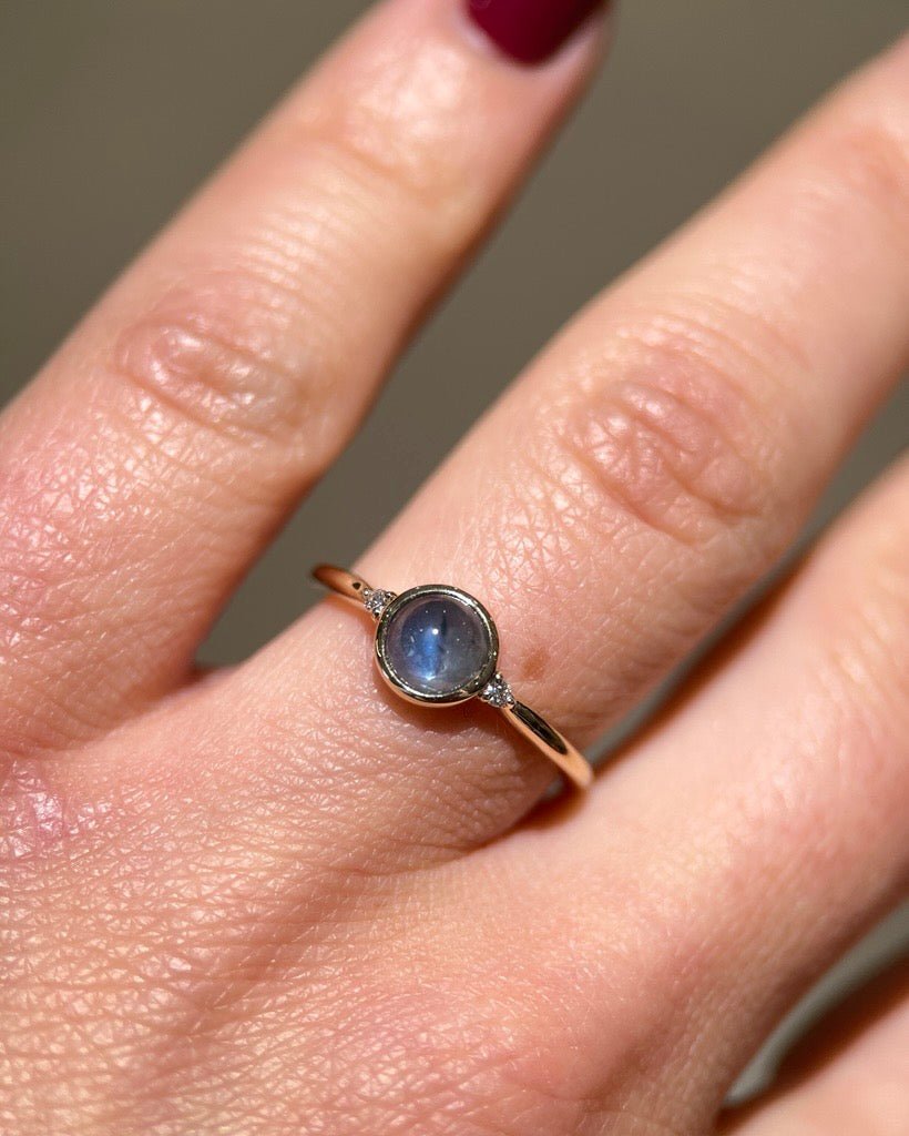 Cabochon Montana Sapphire Ring