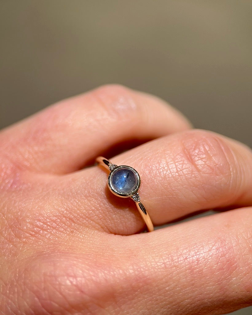 Cabochon Montana Sapphire Ring
