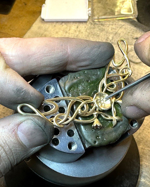 Le Petit Pétale Necklace